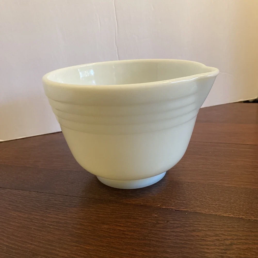 Vintage Pyrex White Milk Glass Hamilton Beach #11 Ribbed Mixing Bowl With‎ Spout